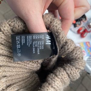 Women’s winter wool H&M knit hat in beige